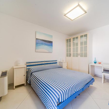Lo Scalo Bed And Breakfast Marina Di Novaglie Алесано Екстериор снимка