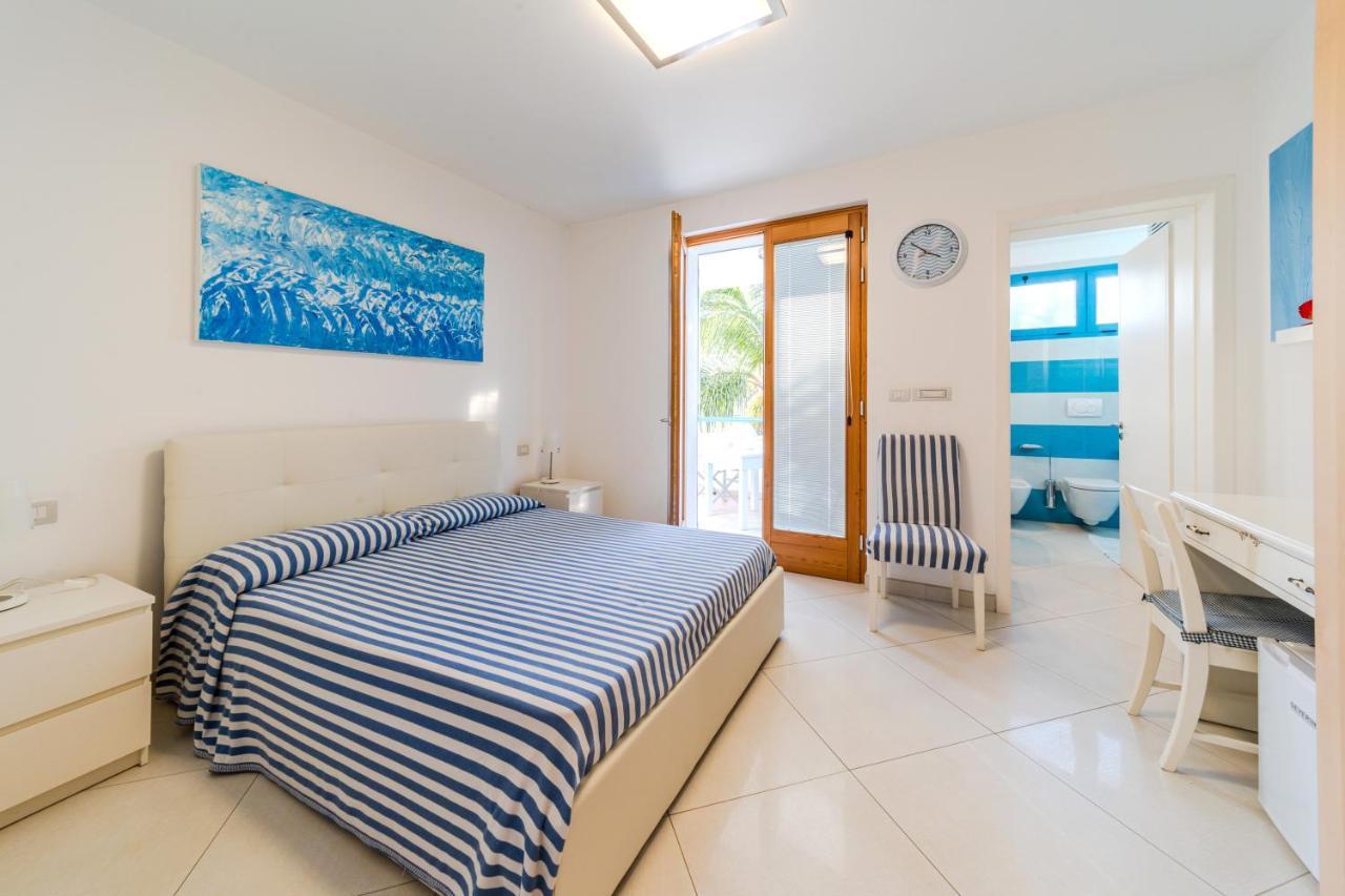 Lo Scalo Bed And Breakfast Marina Di Novaglie Алесано Екстериор снимка